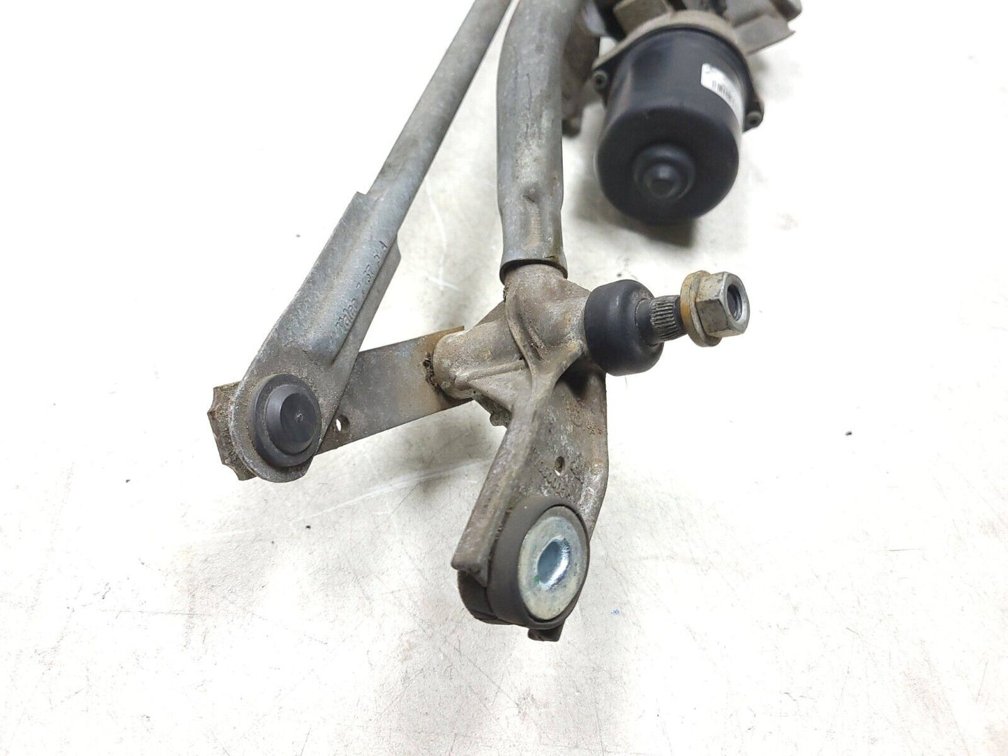 2010 - 2014 Chevrolet Suburban Windshield Wiper Motor W/ Linkage OEM