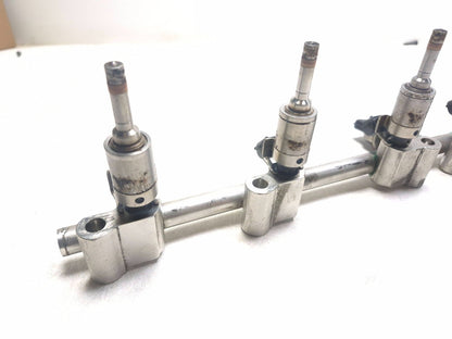 2015 Nissan Juke Fuel Rail W/ Injectors OEM