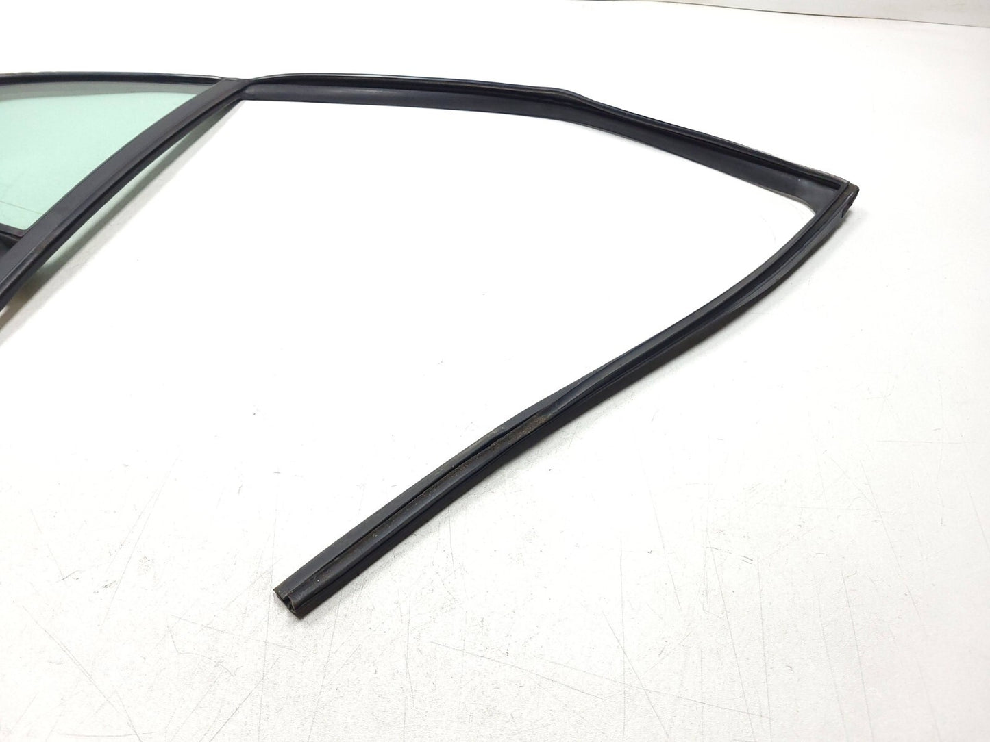 09-14 Hyundai Genesis Rear Door Vent Glass Passenger Side Right OEM Sedan