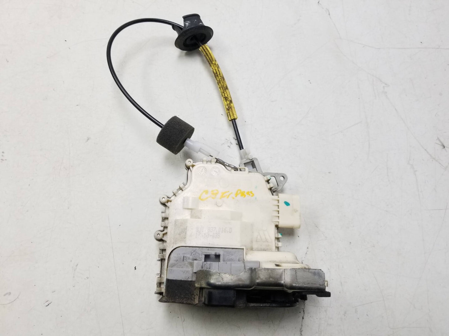 2009 - 2017 Audi Q5 Door Lock Latch Actuator Front Passenger Side Right OEM