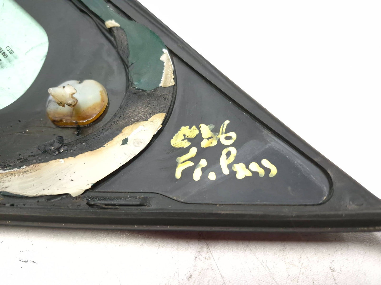 2014 Fiat 500l Door Vent Window Glass Front Passenger Side Right OEM