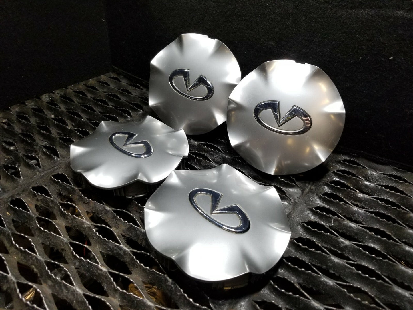 2011 Infiniti G37 Wheel Center Cap 4pcs OEM