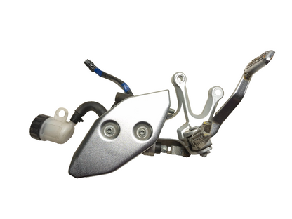 2024 Yamaha R3 Yzfr3 Front Right Foot Peg & Bracket  Master Cylinder & Pedal OEM