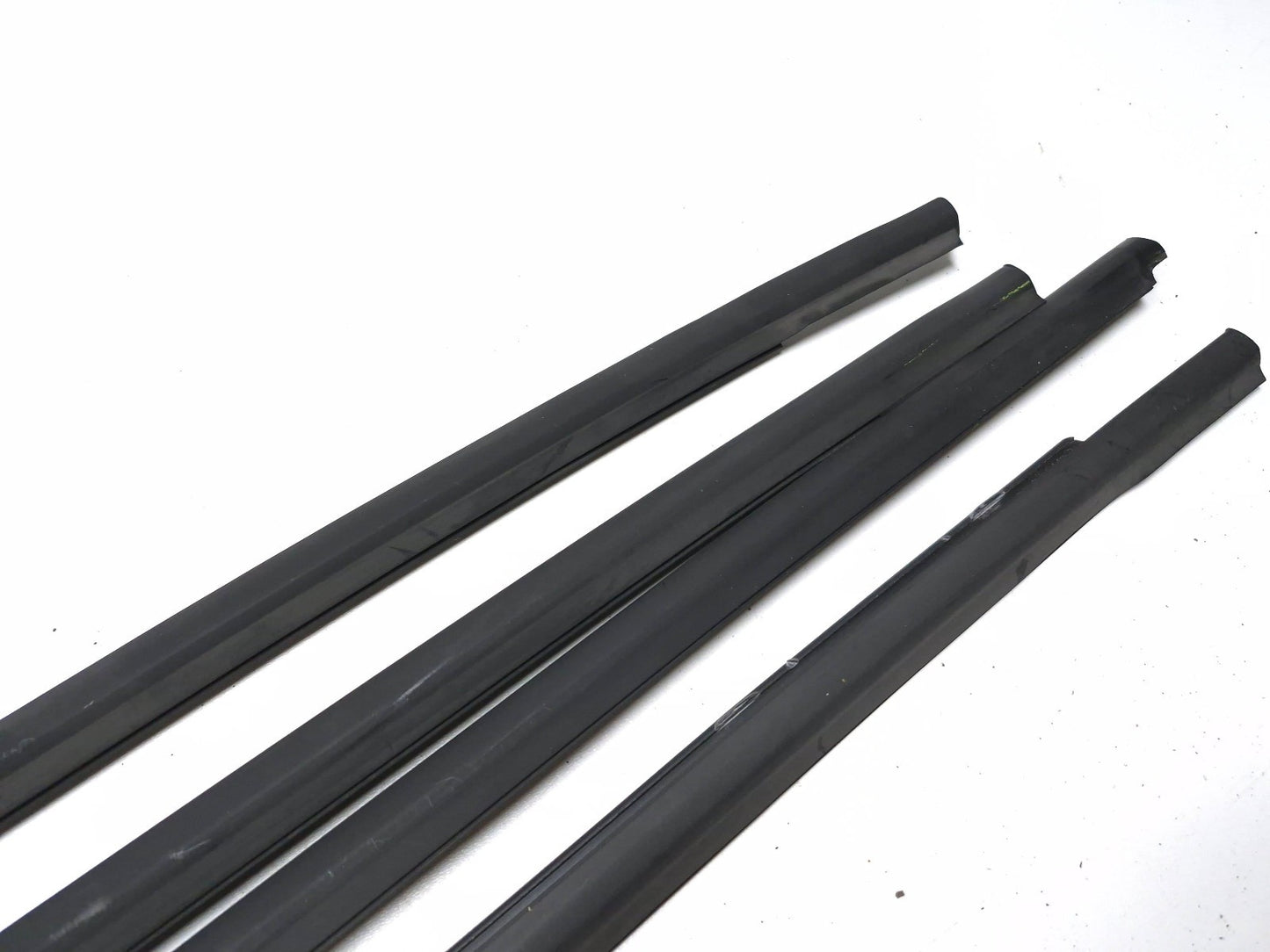 2014 Hyundai Accent Exterior Door Window Belt Molding OEM