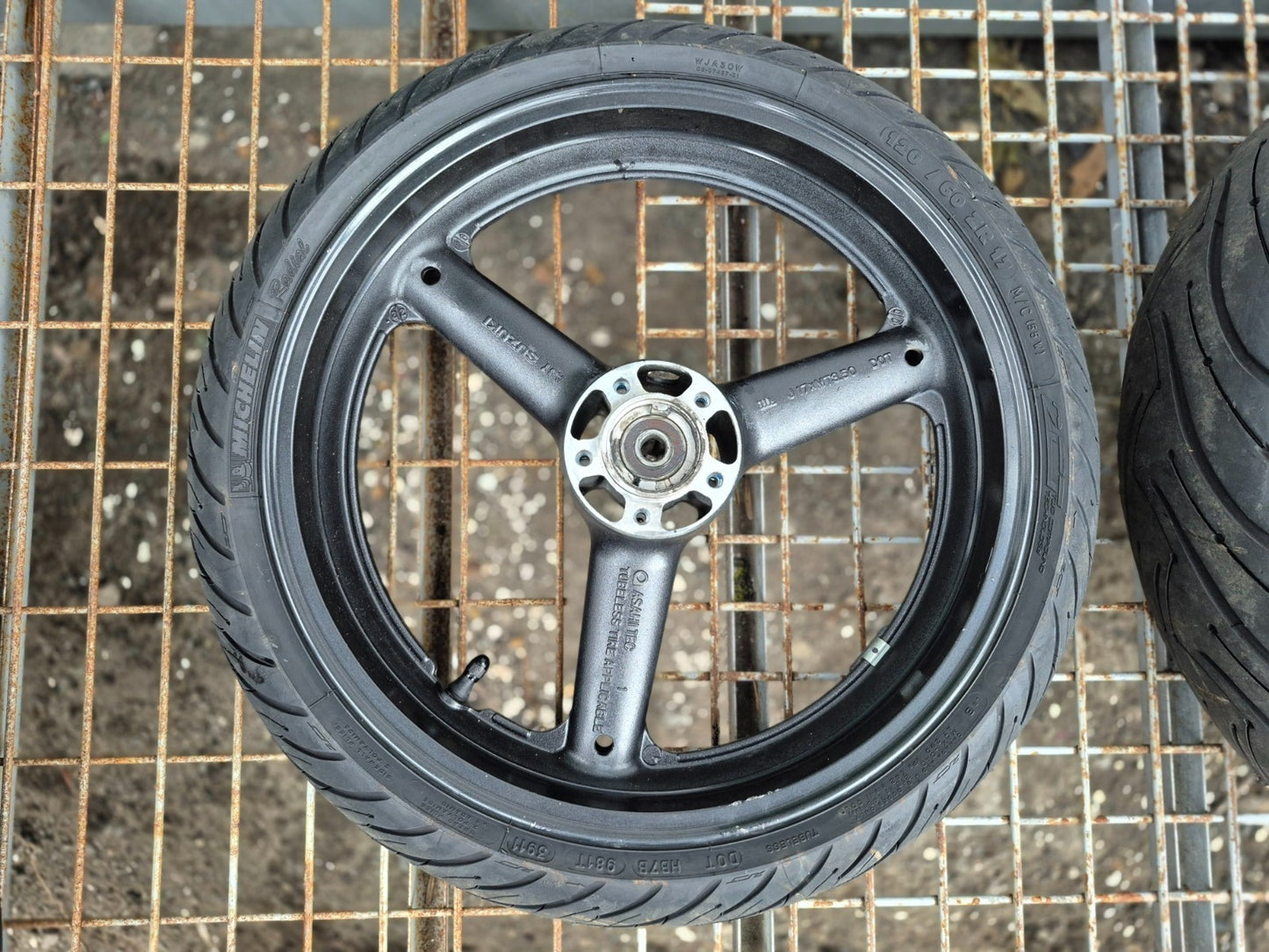 2001 Suzuki Gsx 750f Katana  Rear & Front Wheel W/ Tire Pair R 17 OEM