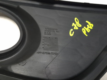 2012 Volvo C30 2.5l Front Fog Light Trim Bezel Left & Right Pair OEM
