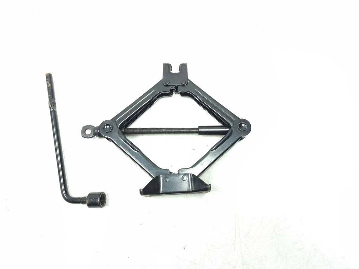 2009 Hyundai Sonata Lift Jack & Lug Wrench 09110-3k000 OEM
