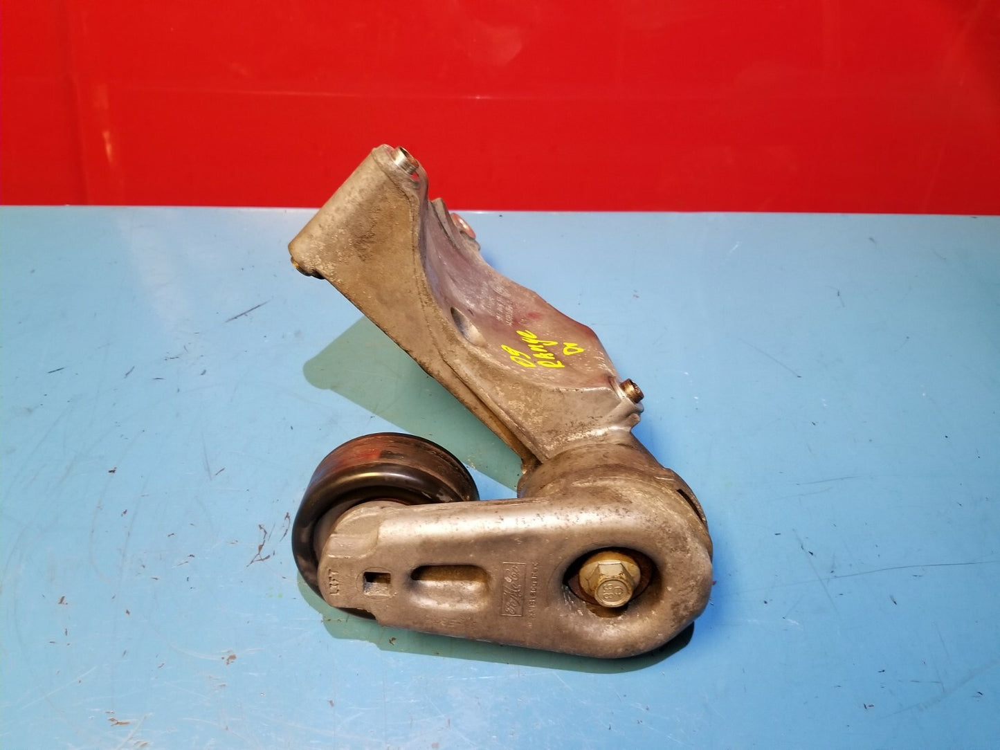 2009 Range Rover Sport Driver Belt Tensioner Pulley W/bracket OEM