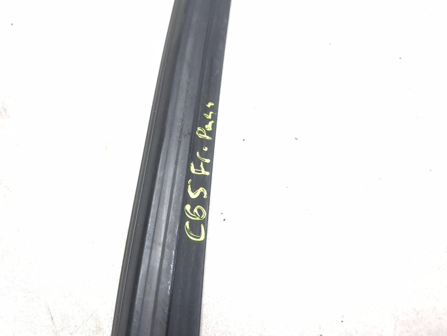 2019 Hyundai Kona Front Door Weatherstrip Seal Passenger Side Right 5pcs OEM