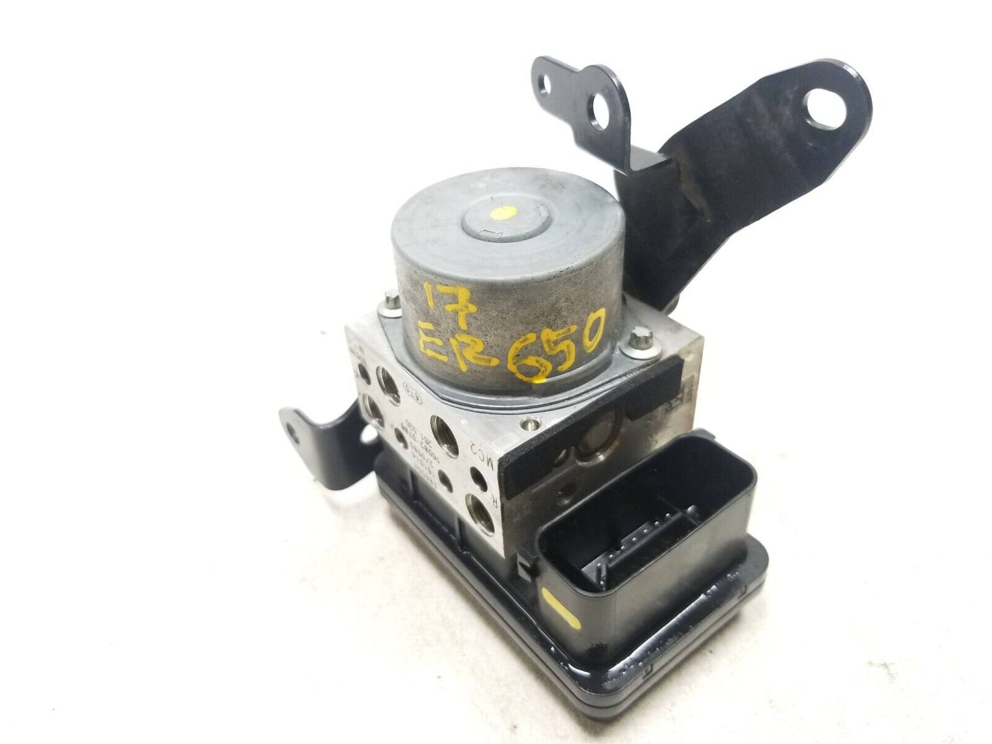 2017 - 2022 Kawasaki Ninja 650 Z650 Er650 ABS Pump 16082-0766