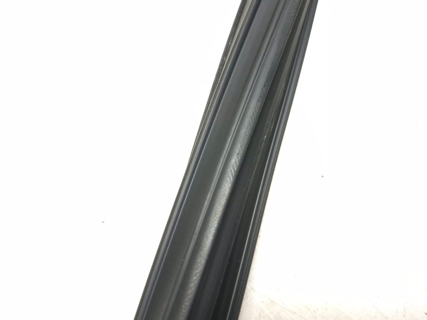 2018 Hyundai Sonata Front Door Weatherstrip Seal Passenger Side Right 3pcs OEM