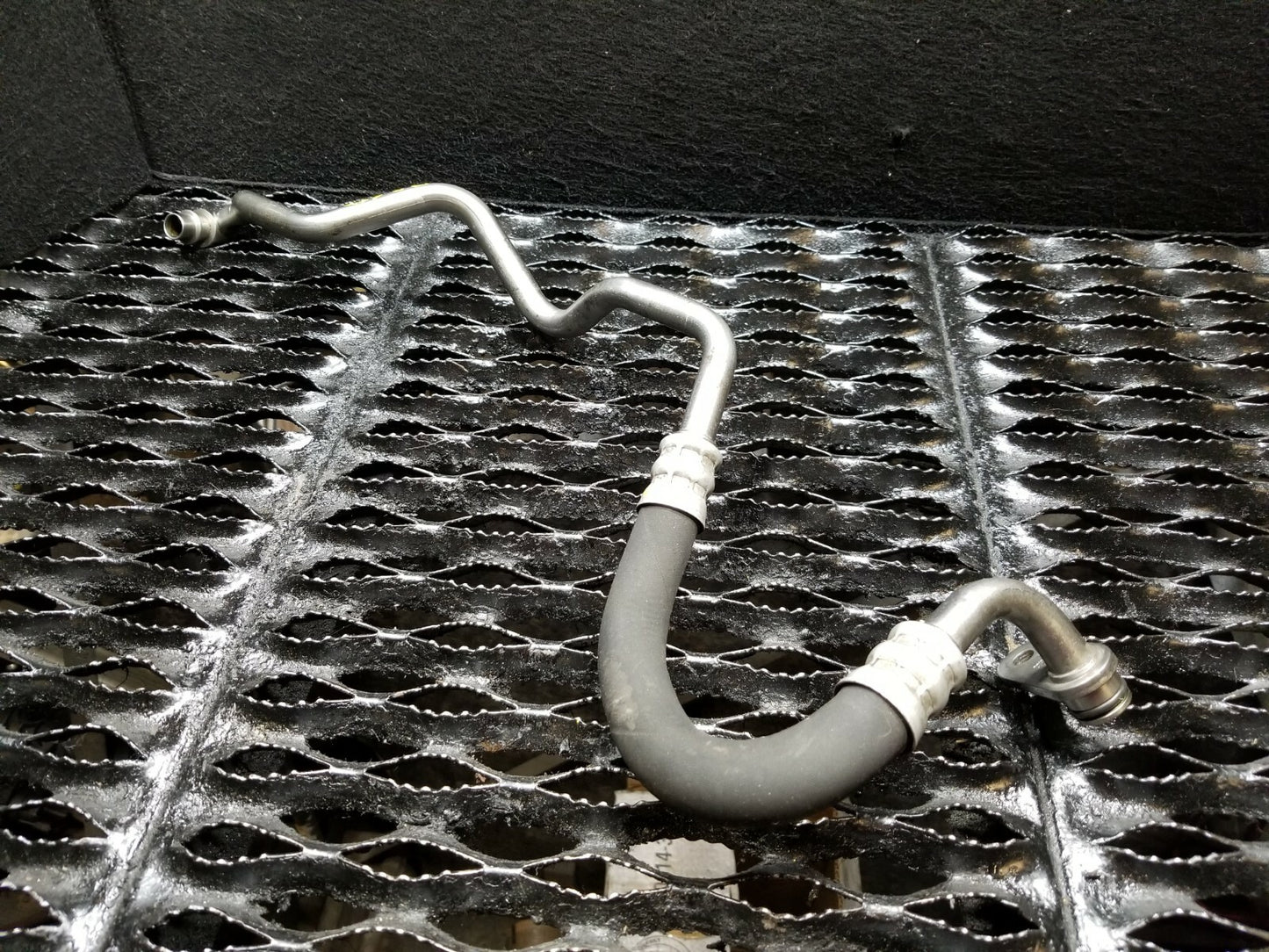 06 07 08 09 10 BMW 650i E63 N62 Engine Oil Cooler Pipe Line Upper OEM