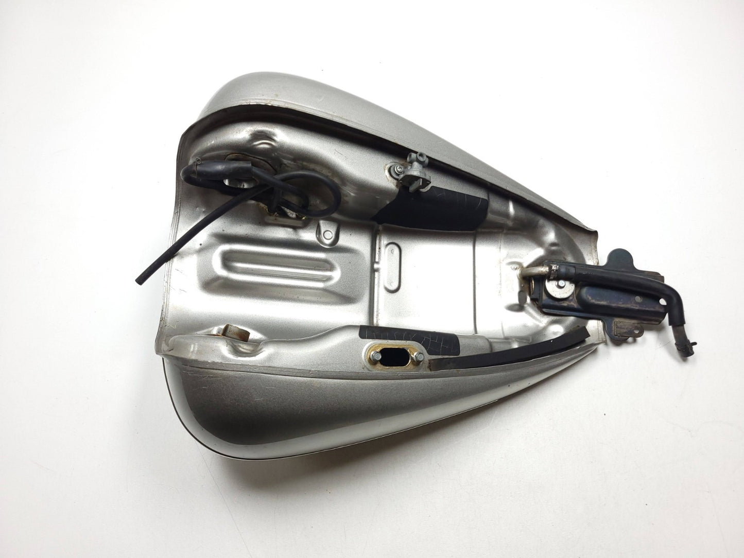 2007 Yamaha Xvs 1300 V-star Fuel Tank Has Damage OEM