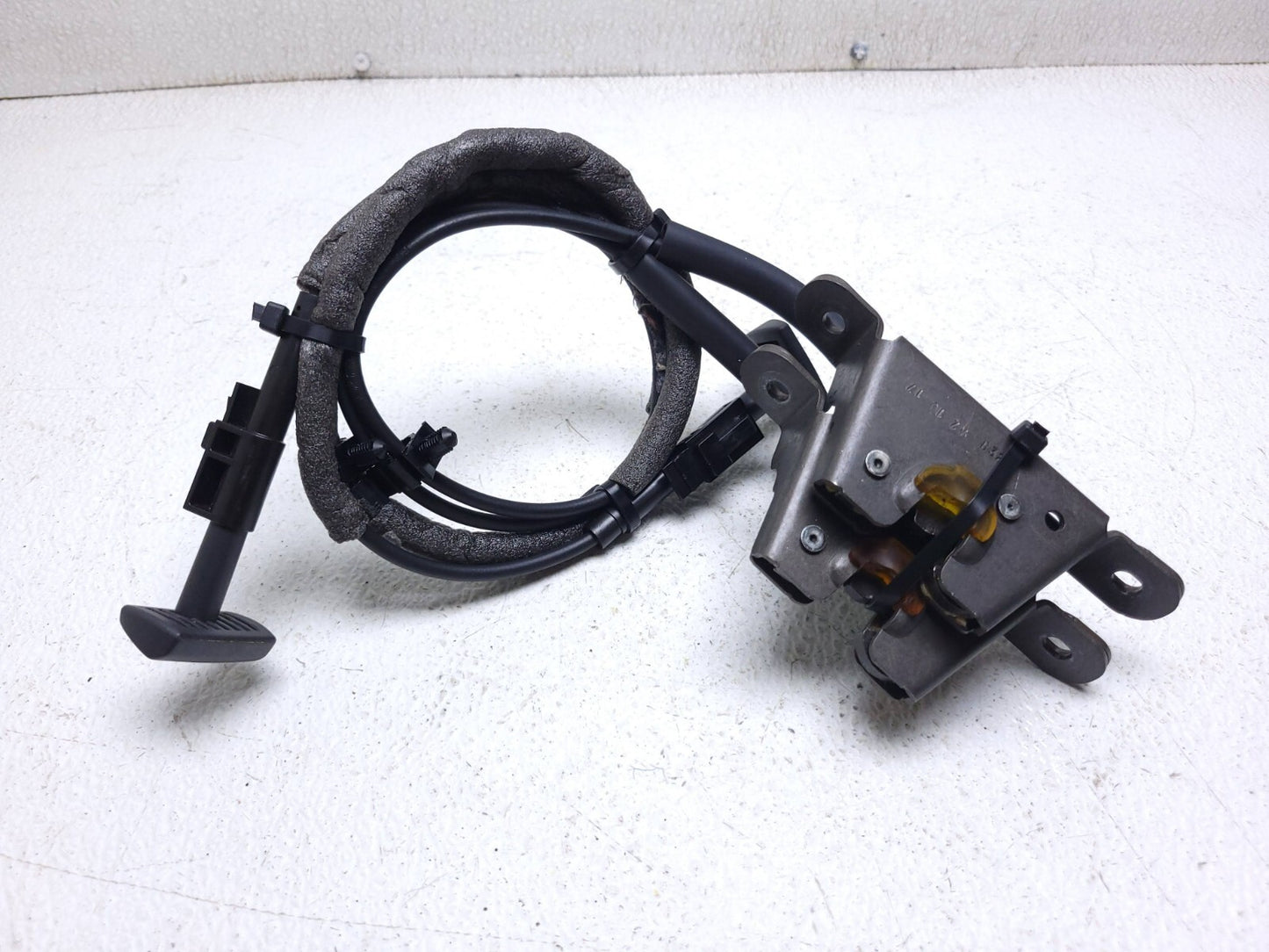 2017 Volkswagen Passat Rear Folding Seat Latch Assembly Left & Right OEM