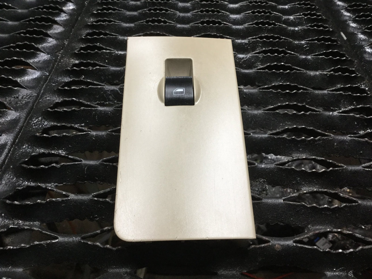 03 04 05 06 07 08 Audi A4 S4 Right Passenger Front Power Window Switch OEM