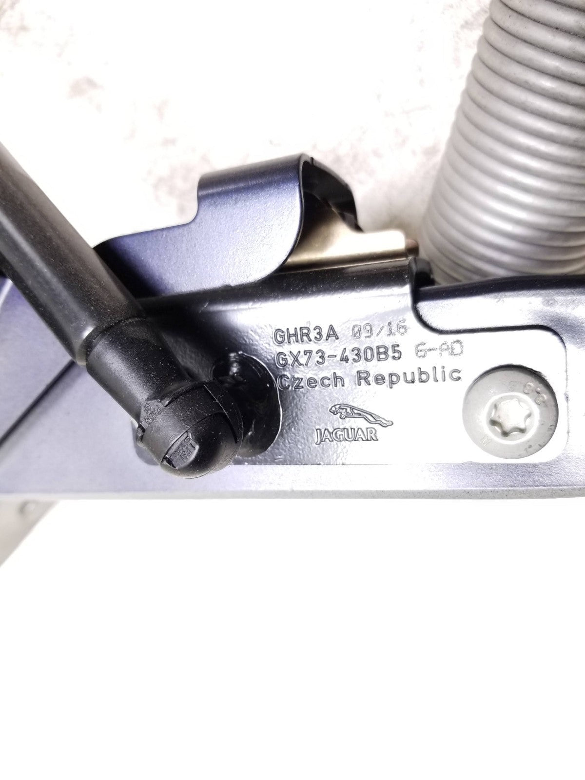 2017 Jaguar Xe Trunk Lid Hinge Rear Driver Side Left & Passenger Side Right OEM