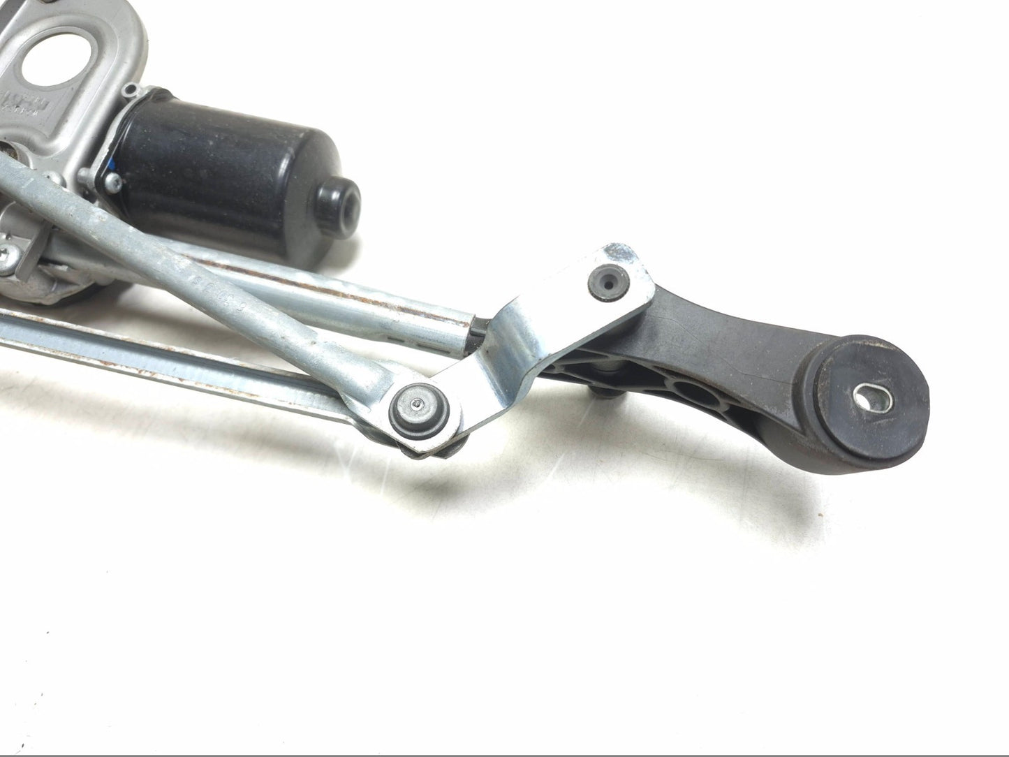 2013 BMW 328i F30 Front Windshield Wiper Linkage W/ Motor Assy OEM