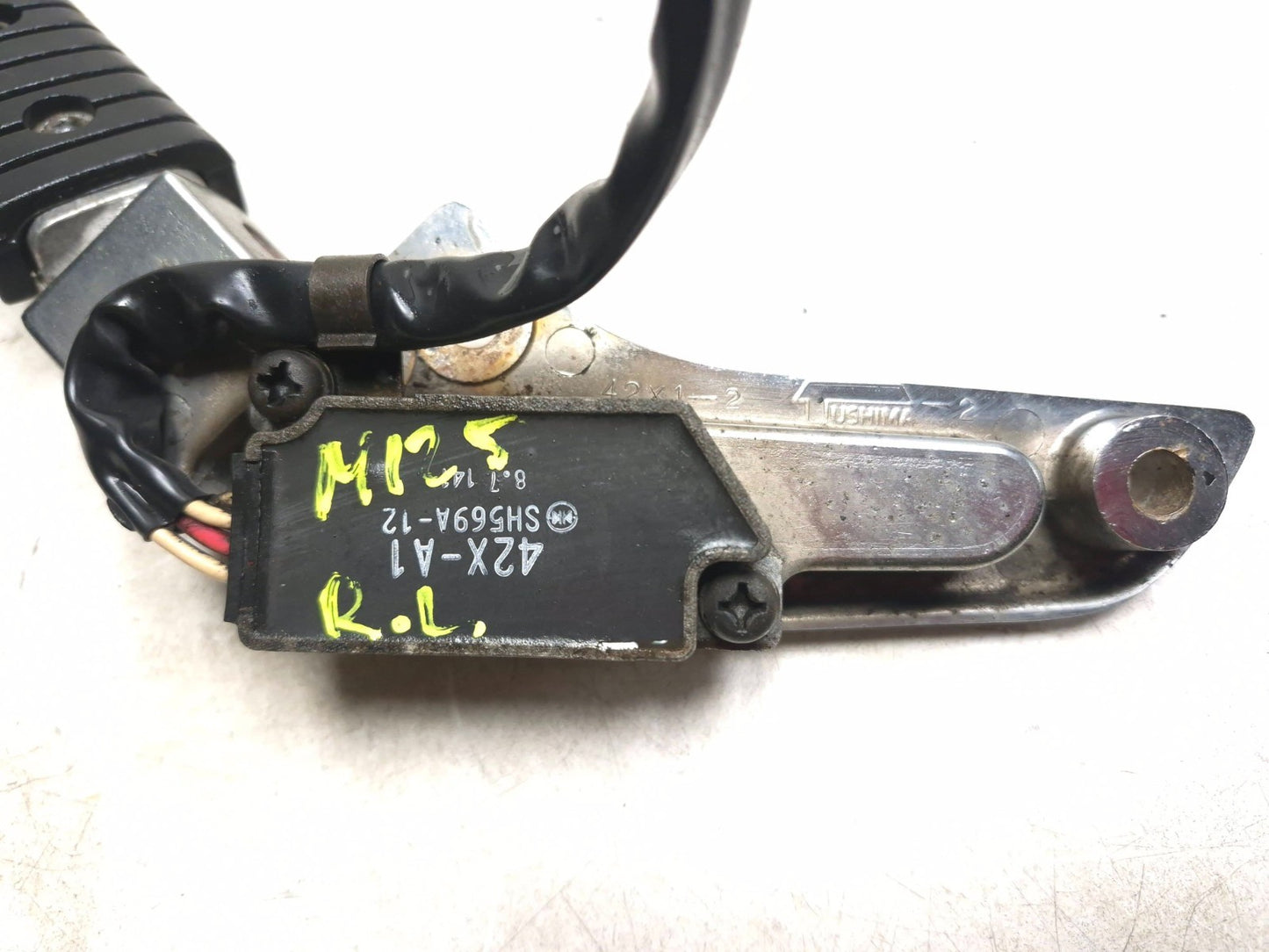 1993 Yamaha Virago Xv750 Rear Left Footrest W/ Voltage Regulator Assy OEM