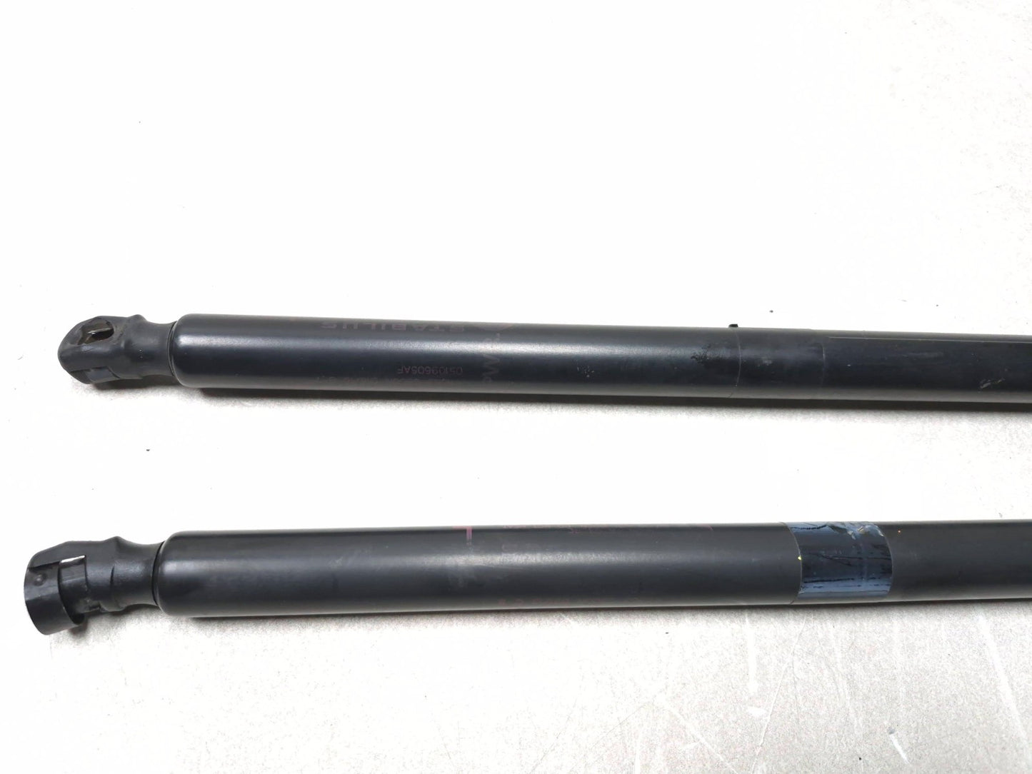 2013 Dodge Grand Caravan Liftgate Lift Shock Support Pair Oem✅