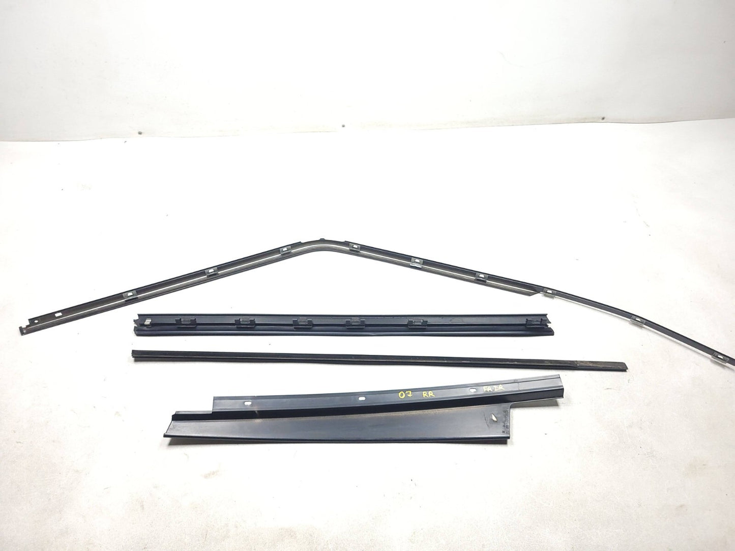 2007 Range Rover Front Door Molding & Weatherstrip Seal Driver Side Left Set OEM