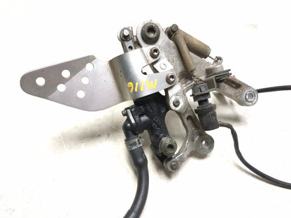 2002 Yamaha Yzf-r6 Rear Brake Master Cylinder & Right Footrest W/brake Pedal OEM