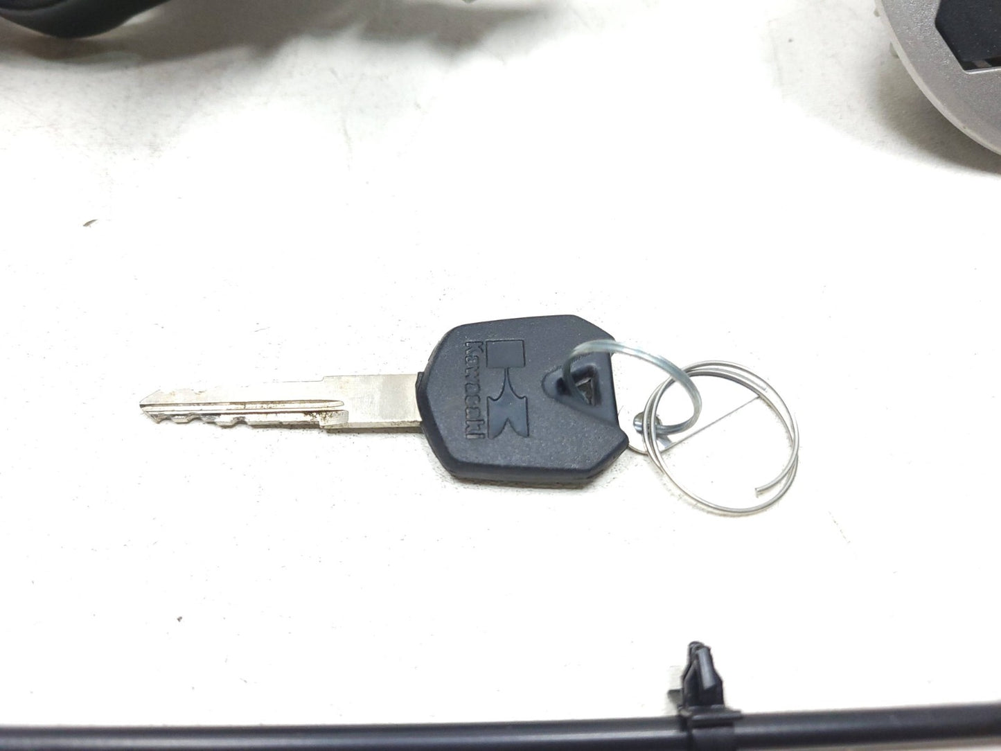 17-24 Kawasaki Kle300 Versys-x 300 Ignition Set Key Lock Fuel Tank Cap Triple