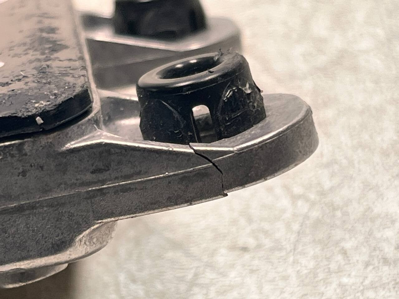 21 22 Kia Stinger Front Radar Unit 99110-j5100 OEM 312 Miles *broken Tab*