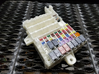 11 12 13 14 15 16 Honda Cr-z Fuse Relay Box  OEM 82k