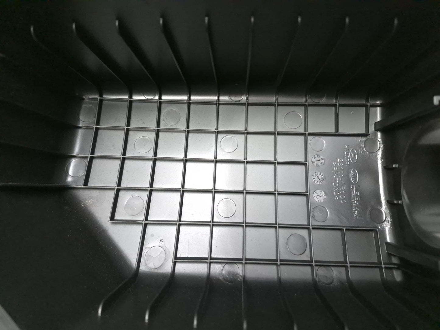 2014 Hyundai Accent Air Cleaner Box Filter Assembly OEM