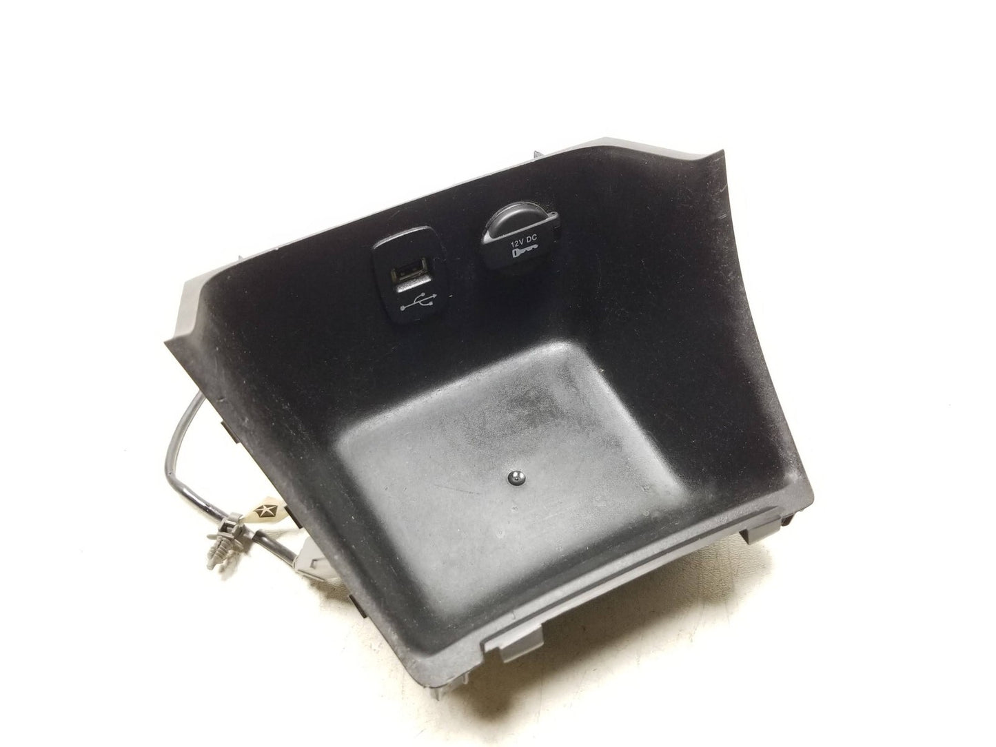 2011-2014 Chrysler 200 Dashboard Power Outlet & Usb Port OEM