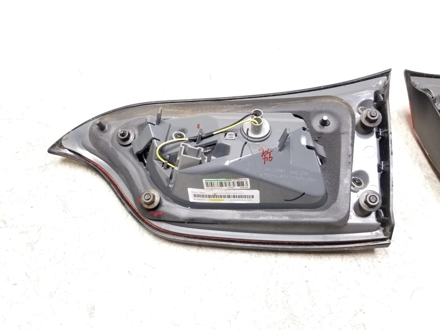 2016 Jeep Cherokee Tail Light Left & Right OEM