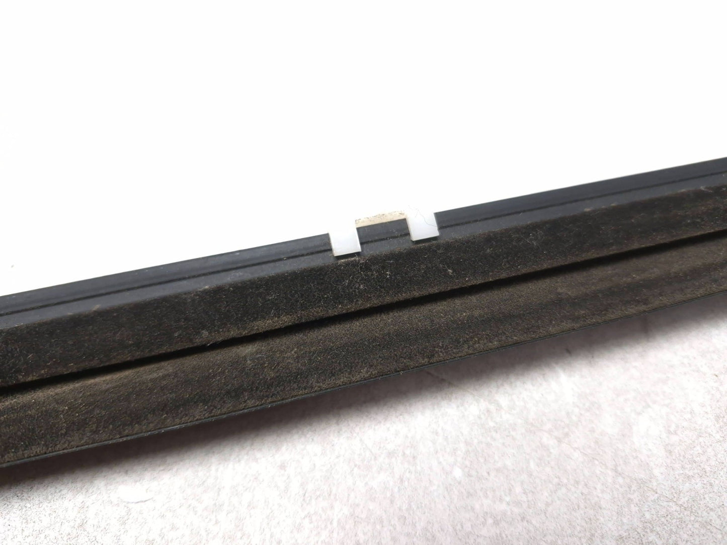 2009 Hyundai Sonata Rear Door Window Belt Molding Passenger Side Right OEM