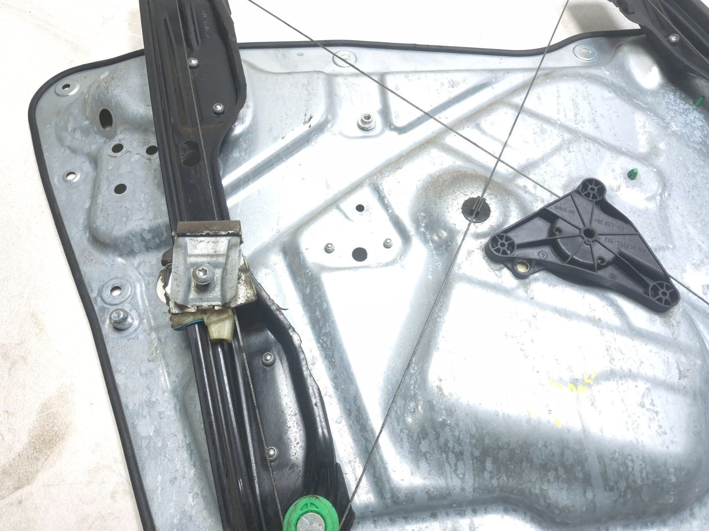 2011 Volkswagen Tiguan Front Right Passenger Door Window Regulator Panel OEM
