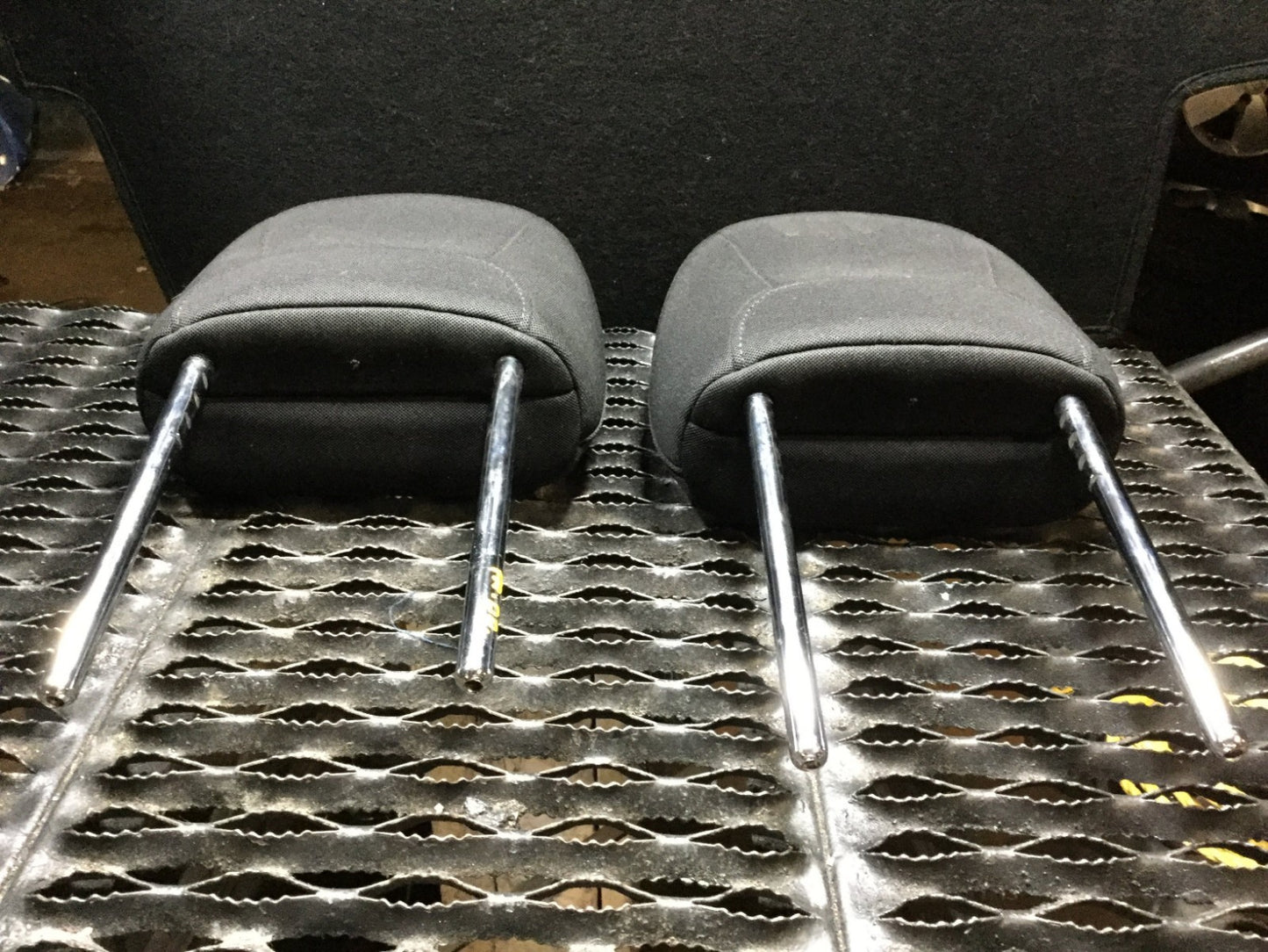 15 16 17 Jeep Renegade Front Seat Headrest Head Rest 2pcs OEM