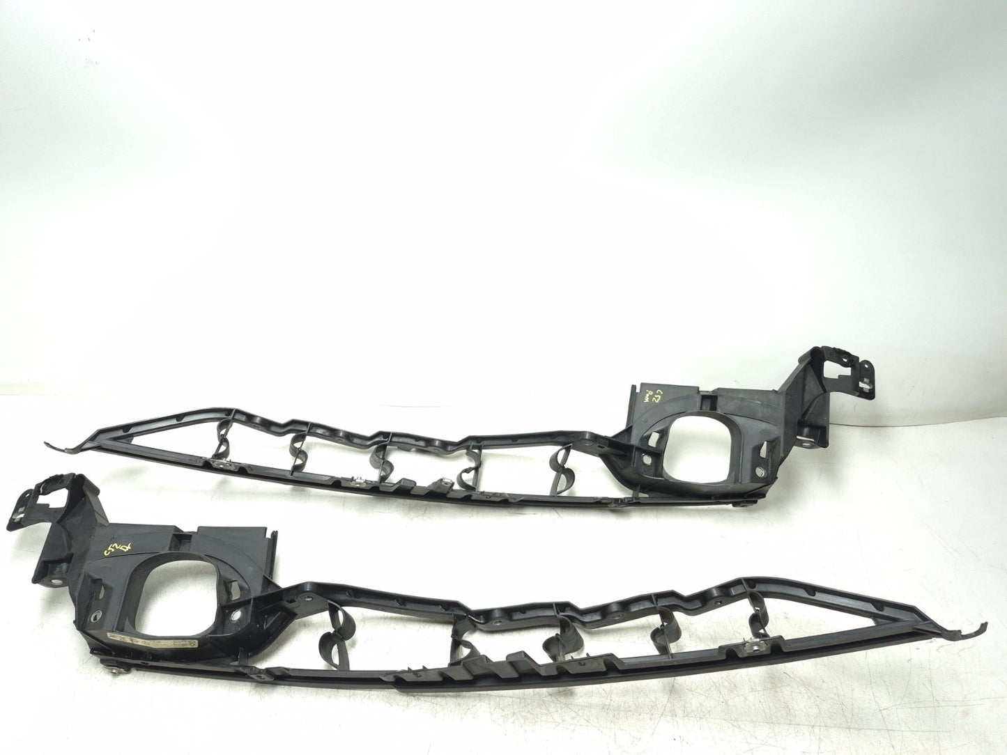 2008 BMW X6 E71 Front Fender Support Mount Bracket Left & Right OEM