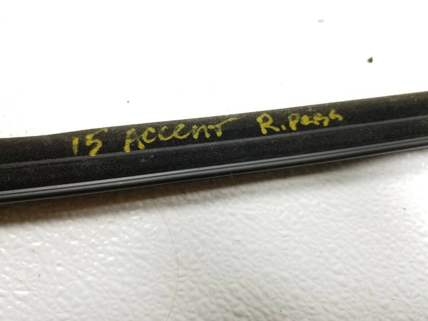 15 16 17 Hyundai Accent Hatch Rear Right Pass Side Window Belt Seal Molding OEM