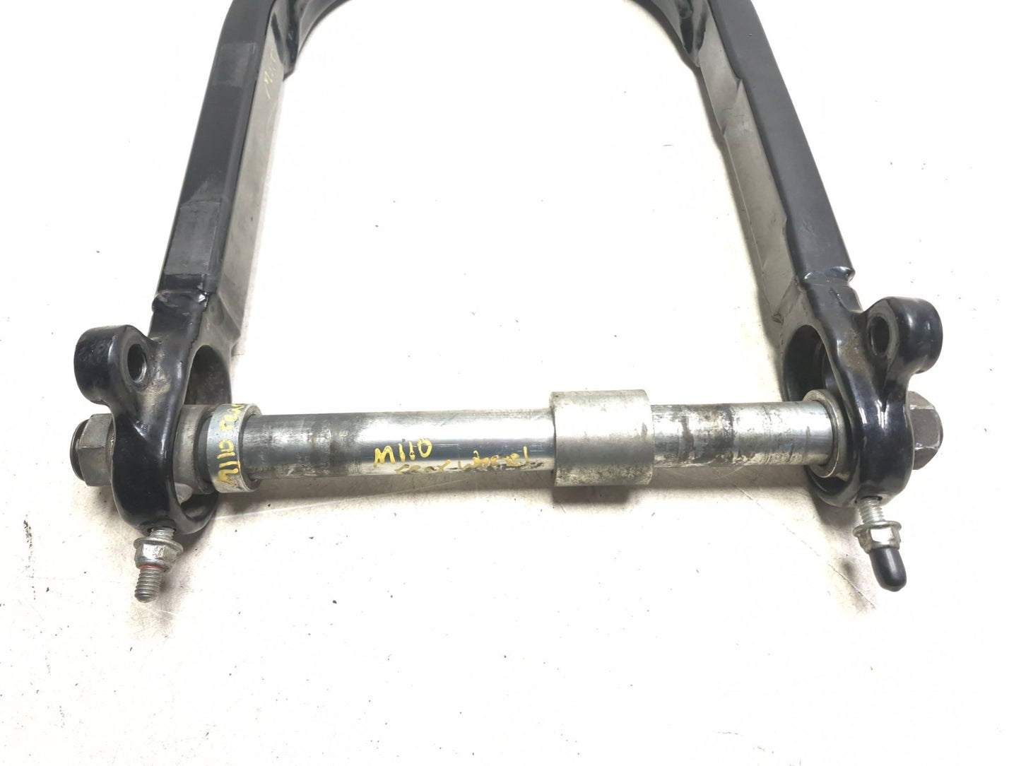2006 Harley-davidson Sportster Xl883 Rear Swingarm & Bolt Assy OEM