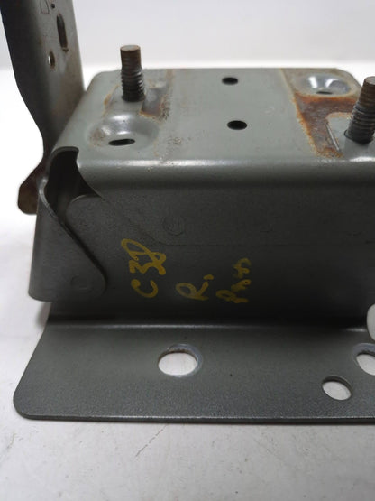 2015 Nissan Juke Rear Driver Bumper Mounted Bracket Left & Right OEM