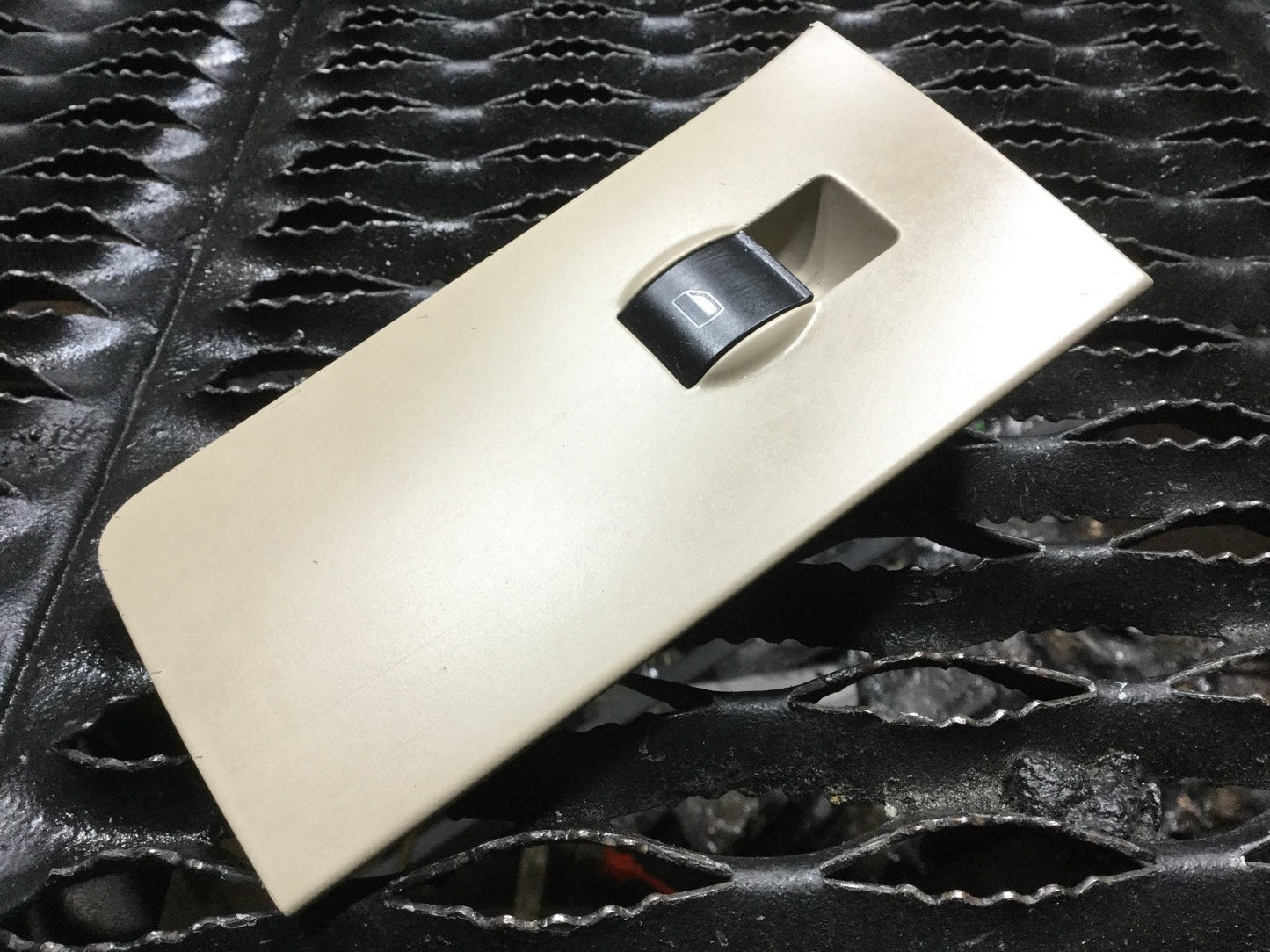 03 04 05 06 07 08 Audi A4 S4 Right Passenger Front Power Window Switch OEM