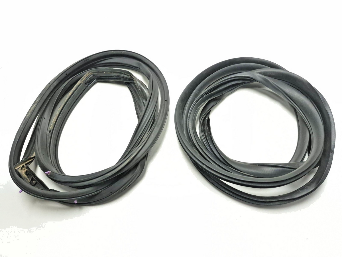 2022 Subaru Crosstrek Front Door Weatherstrip Seal Passenger Side Right 2pcs OEM