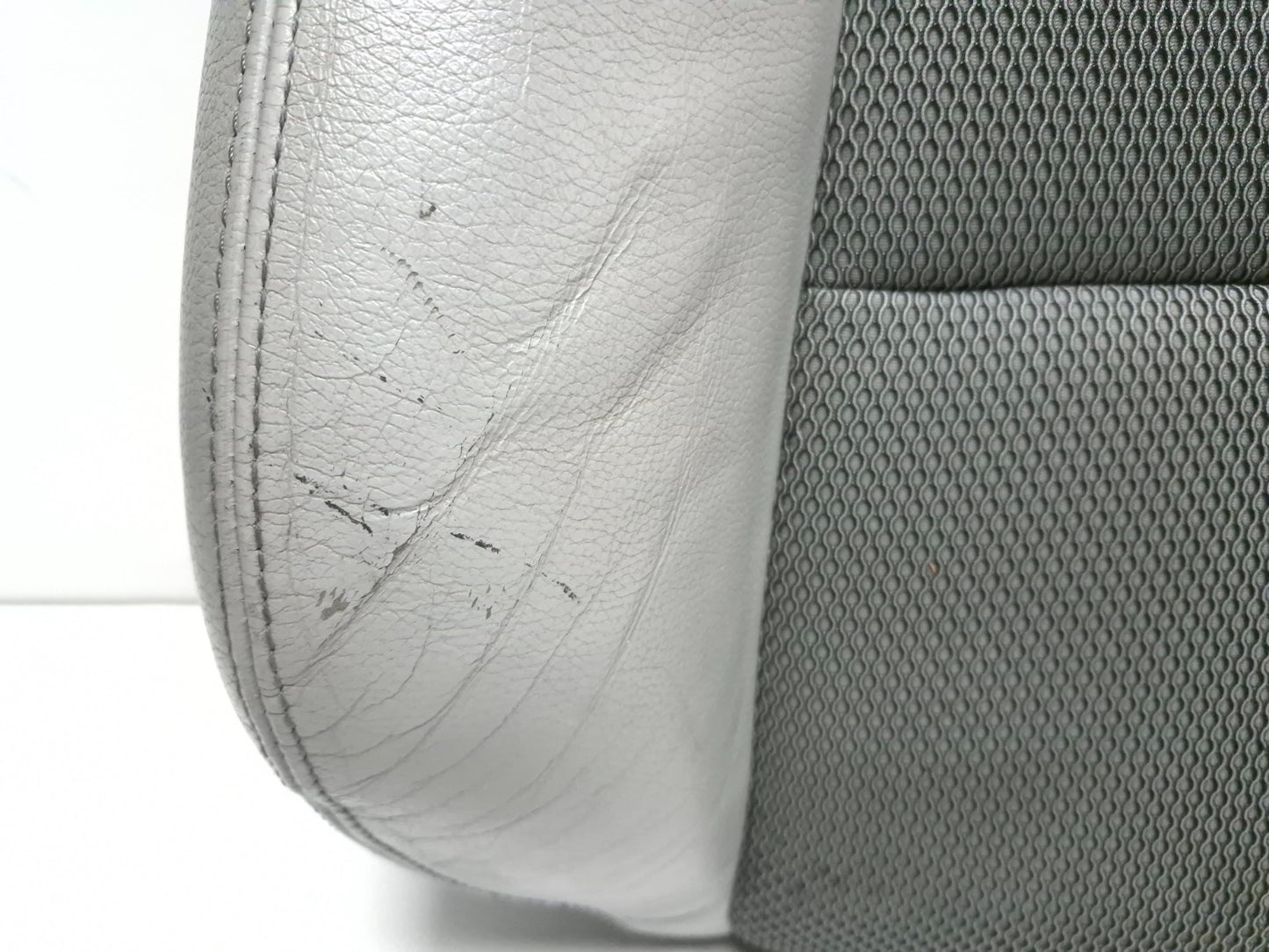 2013 Hyundai Genesis Front Upper Seat Cushion Passenger Side Right OEM