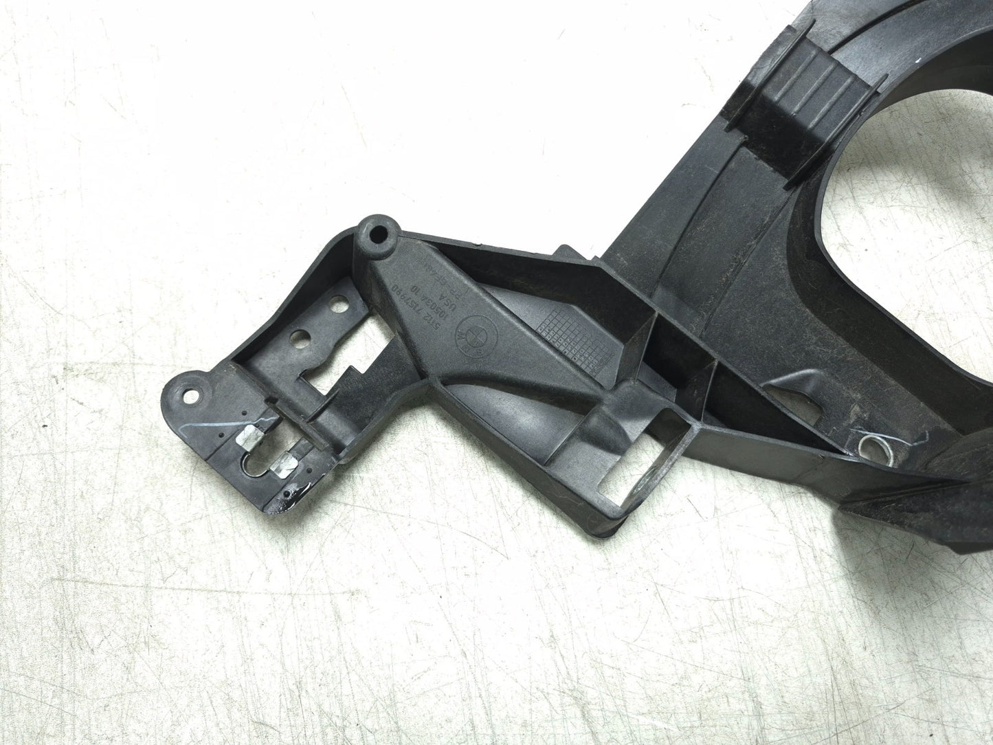 2008 BMW X6 E71 Front Fender Support Mount Bracket Left & Right OEM