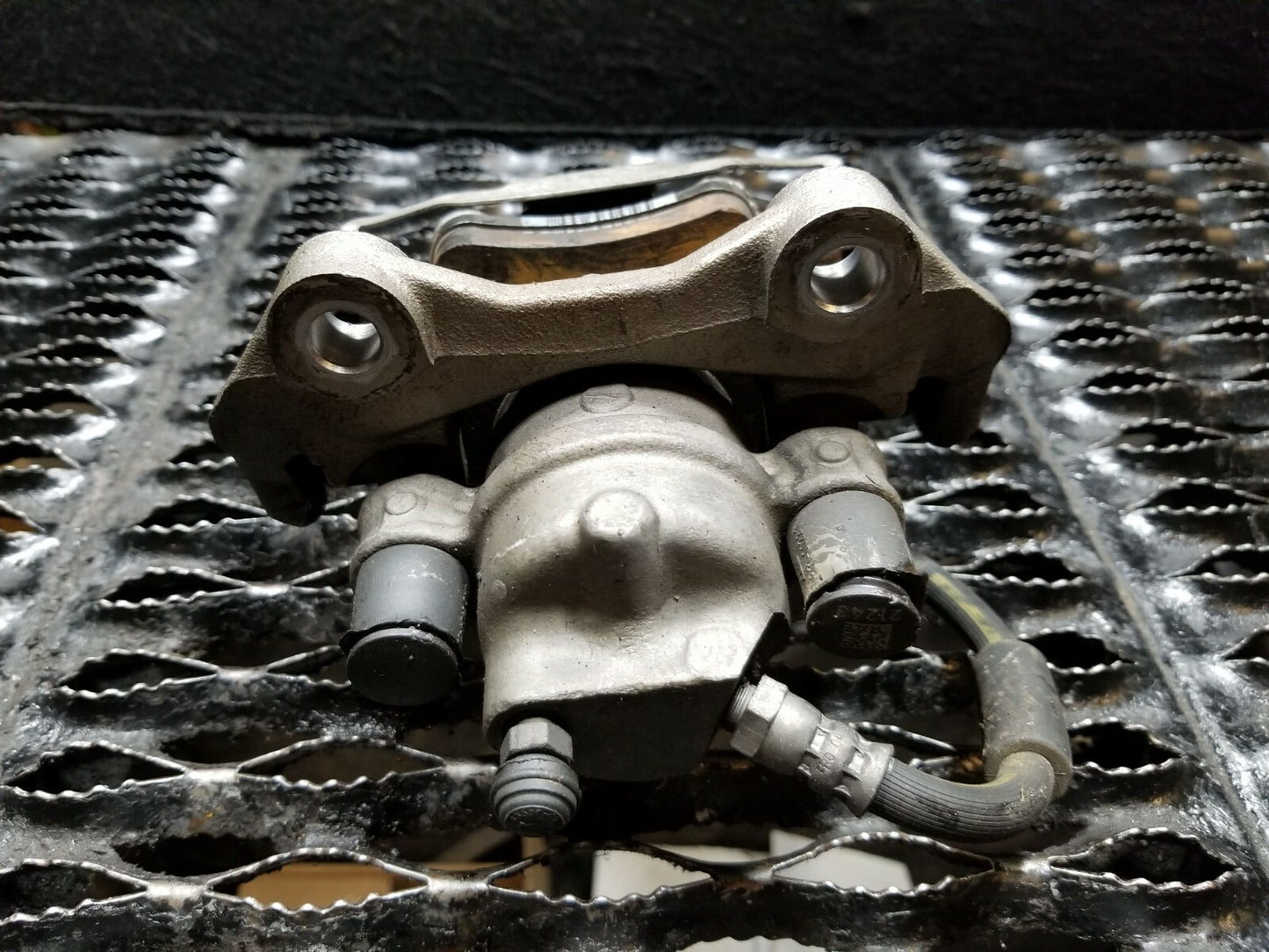 2013 Mercedes E350 Rear Brake Caliper 2pcs OEM