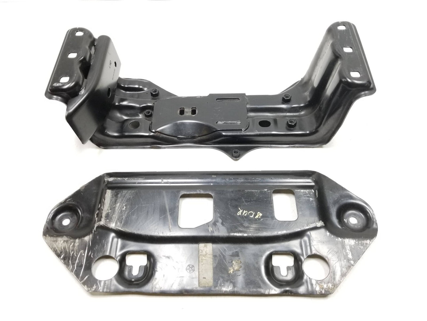 2018 Dodge Durango Automatic Transmission Mount Support Bracket 2pcs OEM