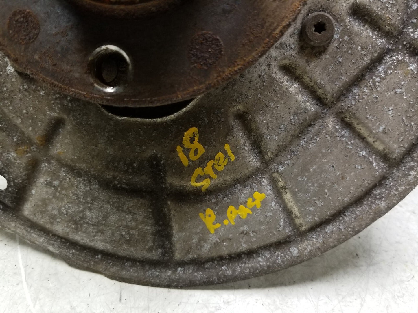 2018 Alfa Romeo Stelvio Rear Spindle Knuckle Wheel Hub Passenger Side Right OEM