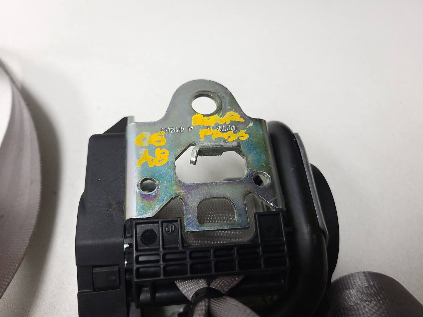 2004 - 2007 Audi A8l A8 S8 Rear Seat Belt Retractor 3pcs OEM