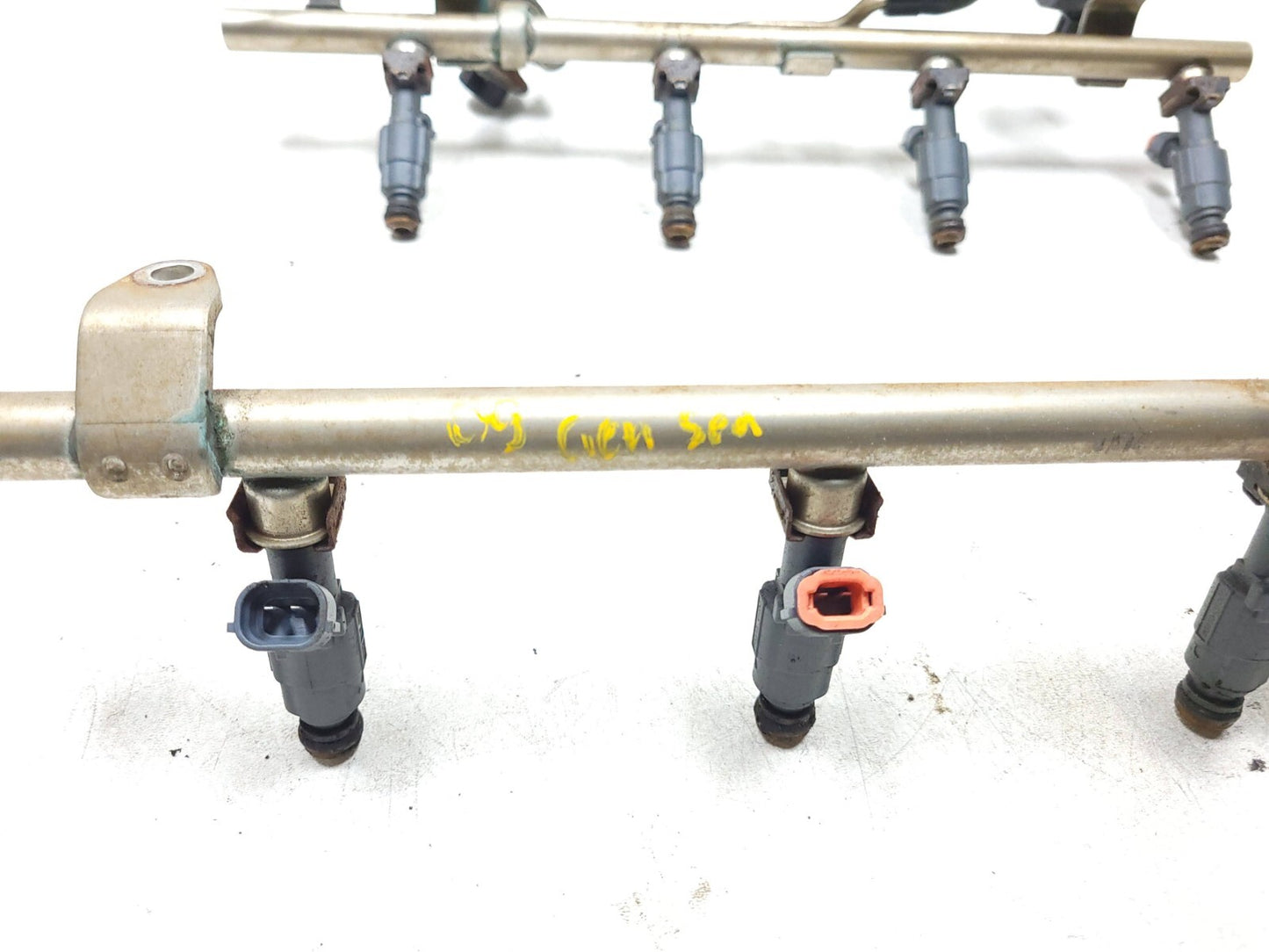 09-12 Hyundai Genesis Fuel Rail W/ Injectors OEM 4.6l