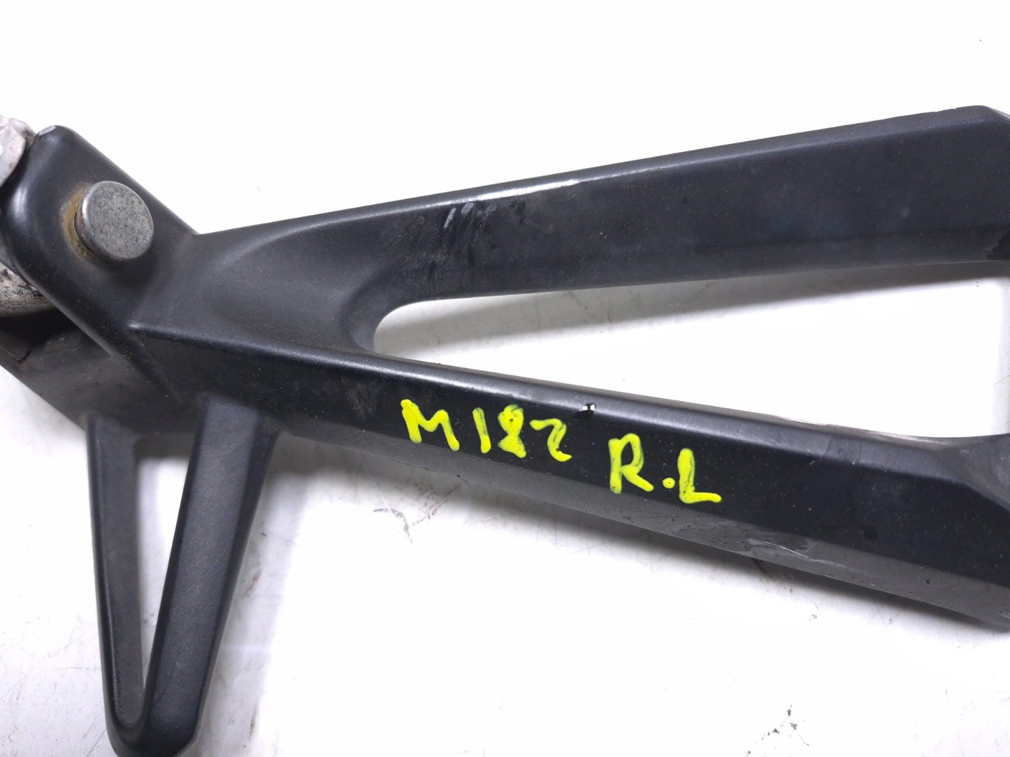 2016 Yamaha Yzf R3 Rear Footrest Right & Left Pair OEM