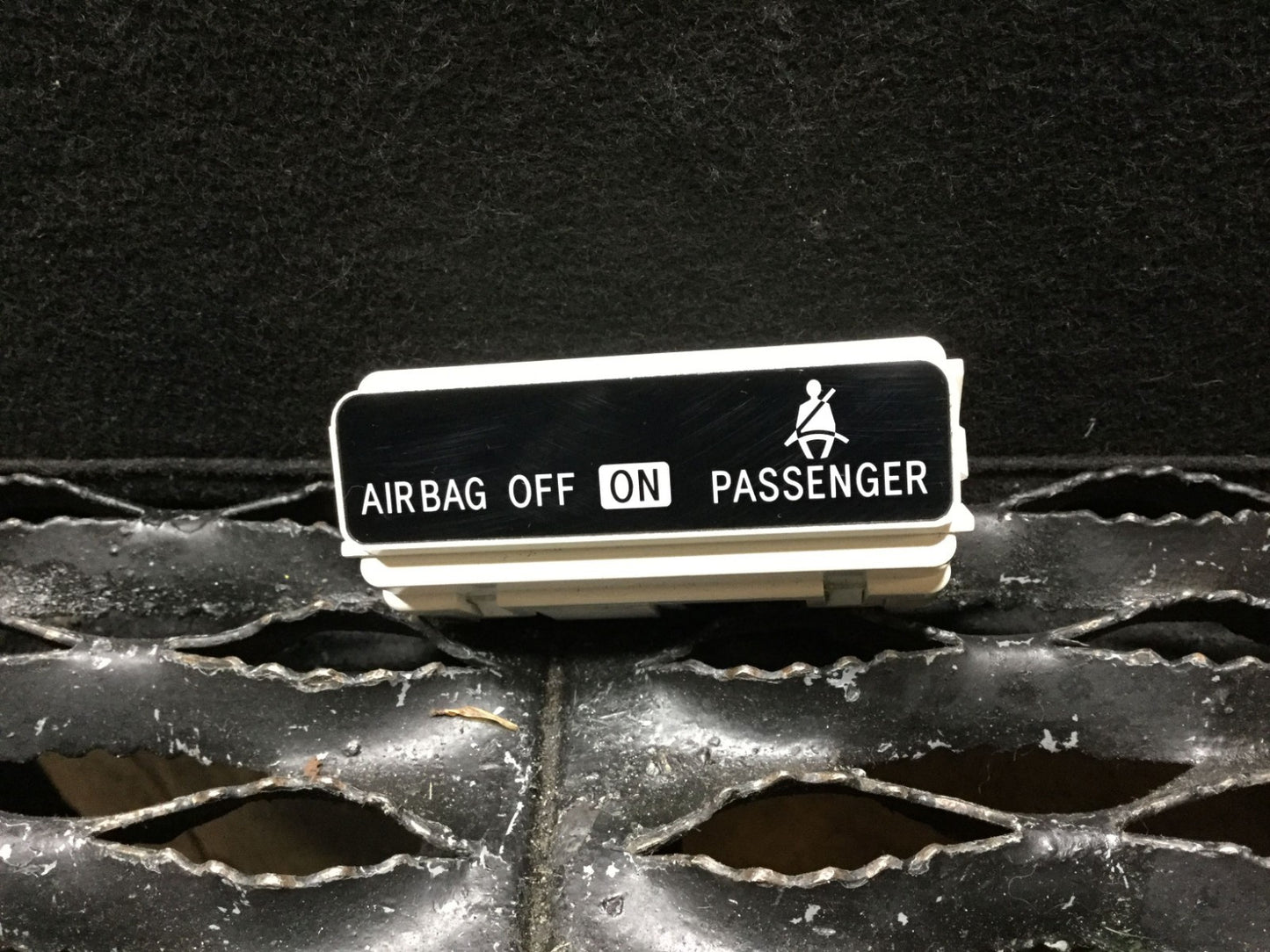 04 05 06 07 08 09 Toyota Prius Passenger  Indicator Light 83950-47030 OEM