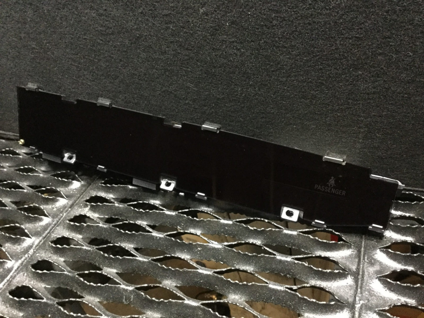 04 05 06 Toyota Prius Passenger Indicator Screen Light 83950-47010   OEM